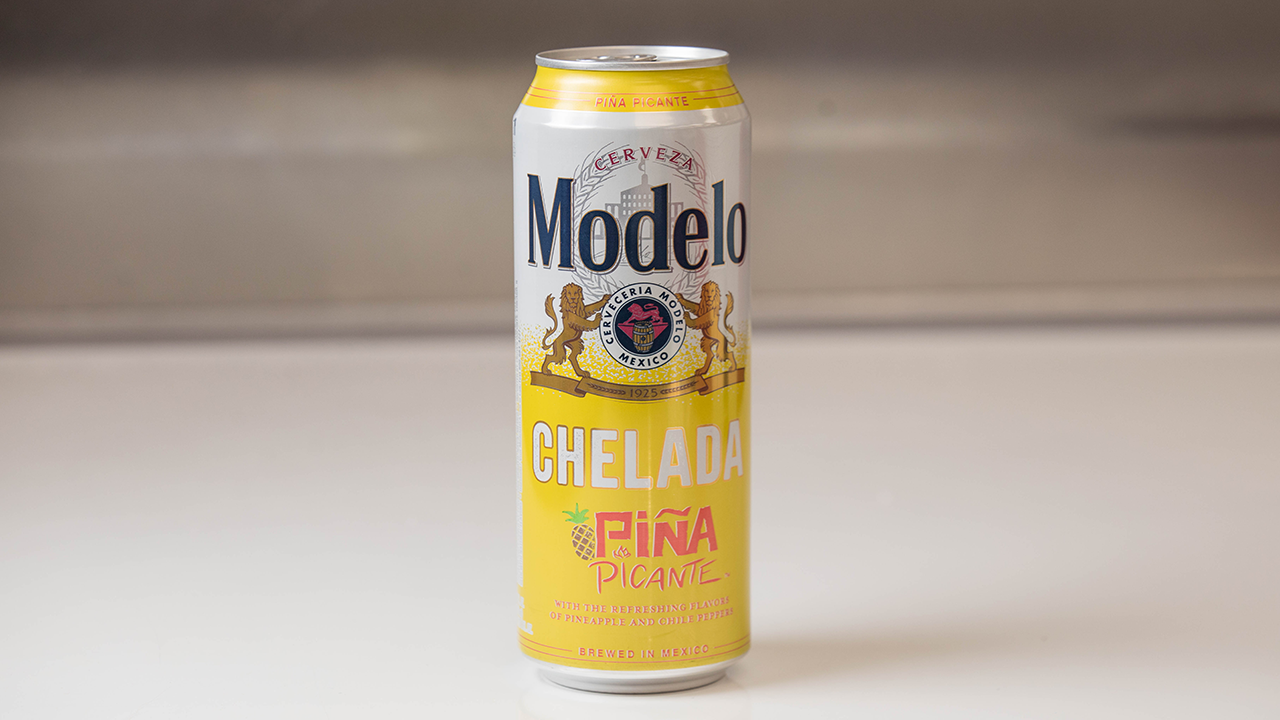 Modelo Chelada Piña Picante